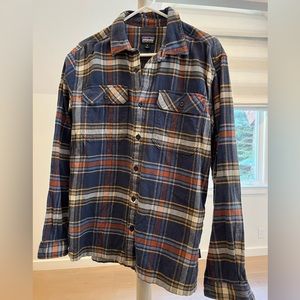 Mens Medium Patagonia Organic Cotten long sleeve flannel shirt